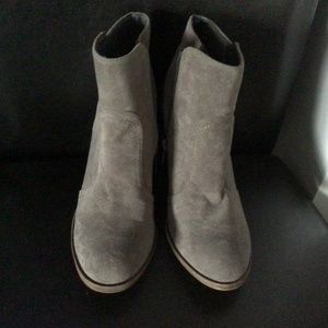 Breckelle’s size 8 Gray Fashion Boots